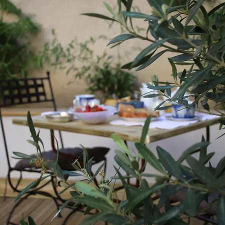 Les D'aimé Bed & Breakfast 3*